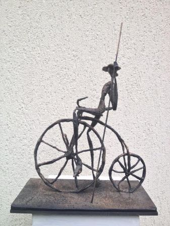 Aranka mezosi    DON QUIJOTE   Sculpture-graphics    Wire, aluminum,glue, akryl paint, wood    37cmx26cmx14cm    196 gramm     400 Euros